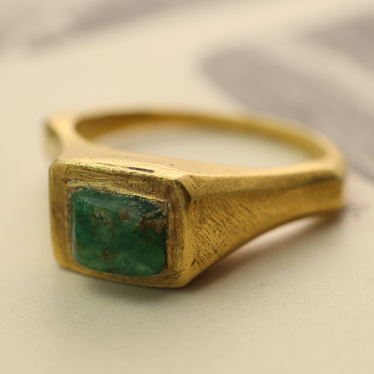 Roman Gold Ring with Emerald Gemstone